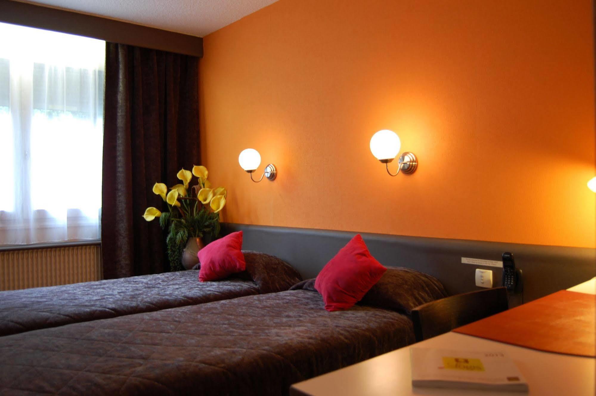 Logis Hotel Du Midi - Saint Etienne Sud Exterior photo